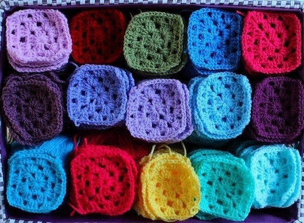 Яркий плед крючком