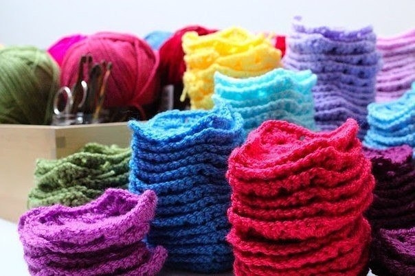 Яркий плед крючком