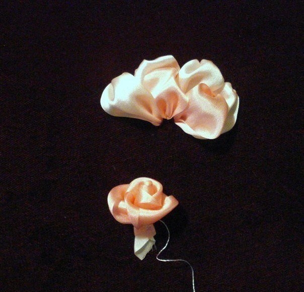 Вышивка лентами: роза