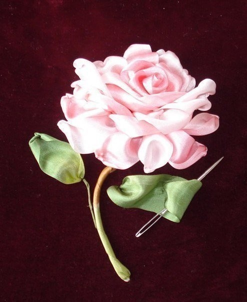 Вышивка лентами: роза