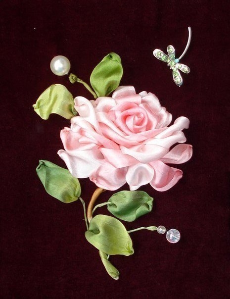 Вышивка лентами: роза