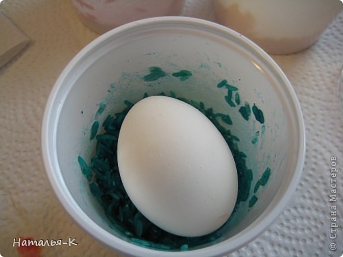 Покраска яиц рисом за пару минут. Красиво и необычно!