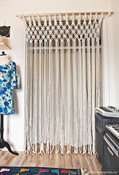 Из веревки можно сделать своими руками занавеску или шторку в технике макраме