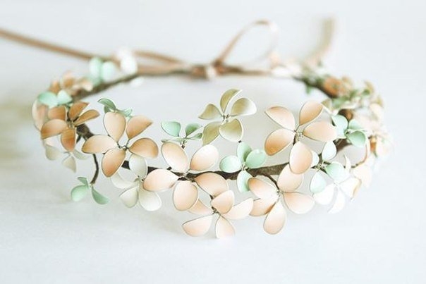 Венок из весенних цветов или вторая жизнь лаков для ногтей.