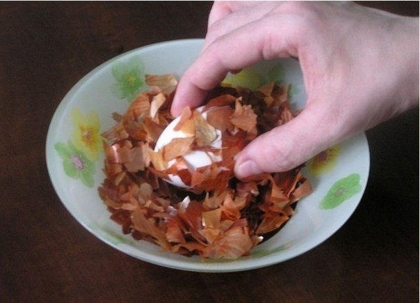 Красим яйца оригинальным способом: Мраморные яйца