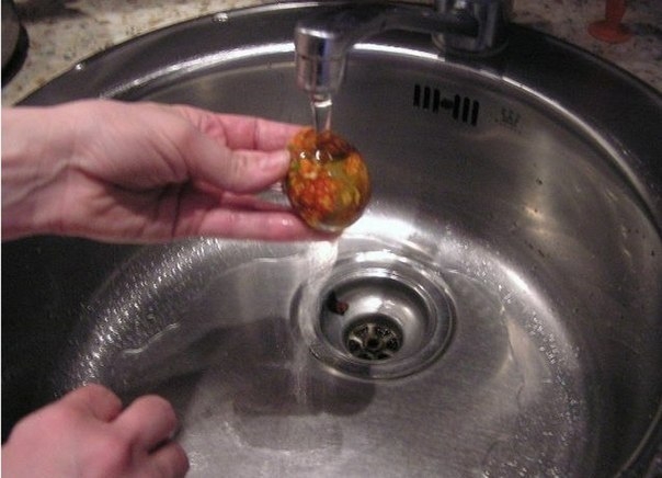 Красим яйца оригинальным способом: Мраморные яйца