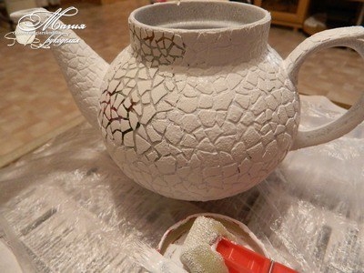 Кашпо из старого чайника.