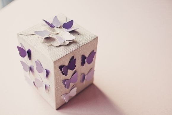 Декор подарка бабочками