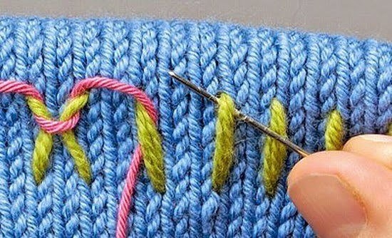 Простая вышивка по трикотажу.