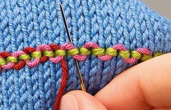 Простая вышивка по трикотажу.