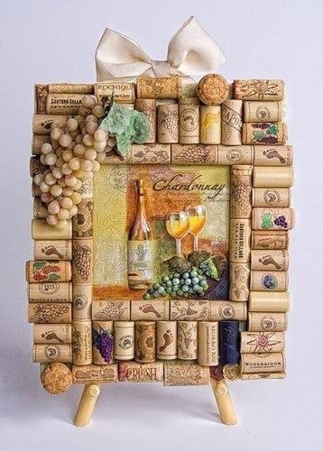 Из винных пробок.