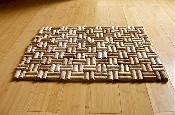 Из винных пробок.