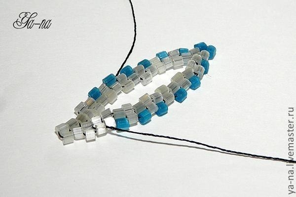 МК Цветочек-заколочка из бисера