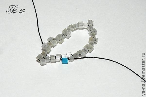 МК Цветочек-заколочка из бисера