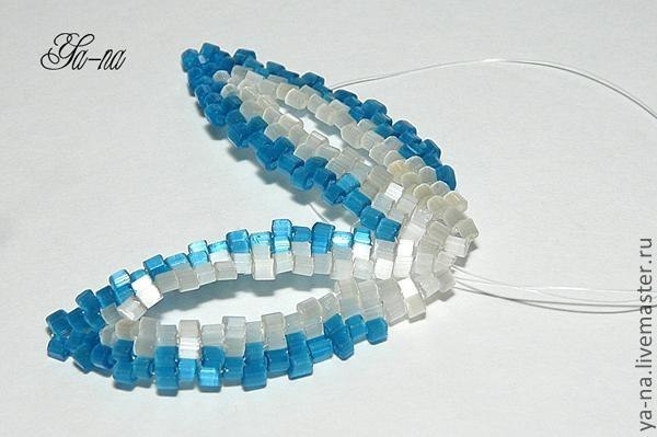 МК Цветочек-заколочка из бисера