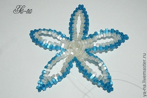 МК Цветочек-заколочка из бисера