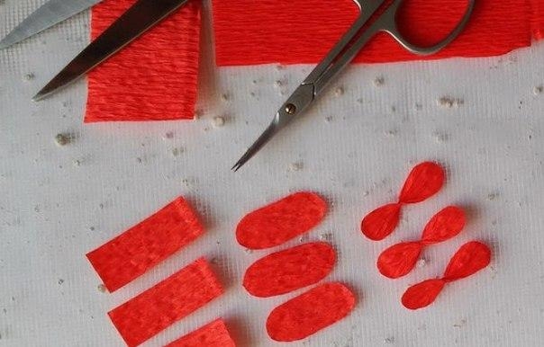 Мастер-класс по изготовлению несложных, но симпатичных цветочков из гофрированной бумаги