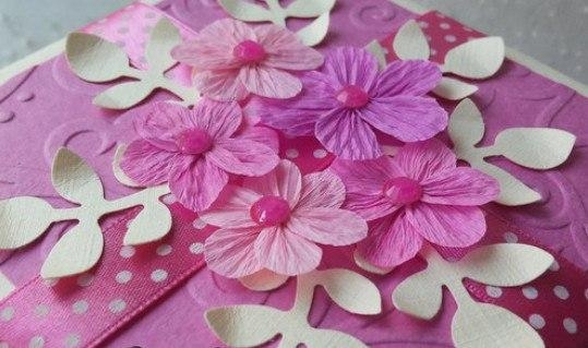 Мастер-класс по изготовлению несложных, но симпатичных цветочков из гофрированной бумаги