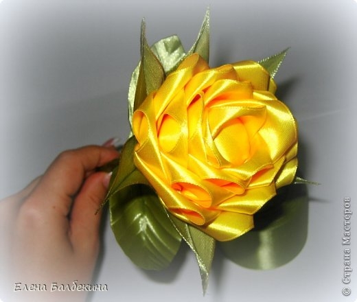 Желтая роза. Цветы из лент