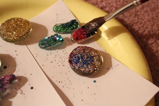 Камешки с глиттером