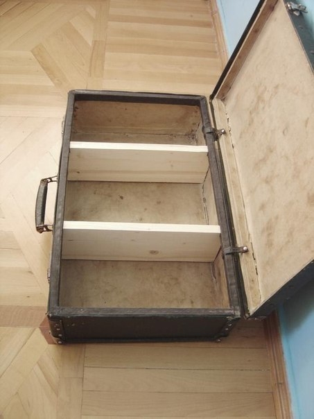 Интересное использование старого чемодана