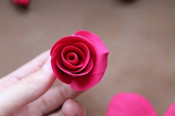 Сердце из роз из полимерной глины