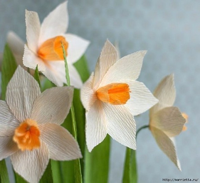 Нарциссы из гофрированной бумаги