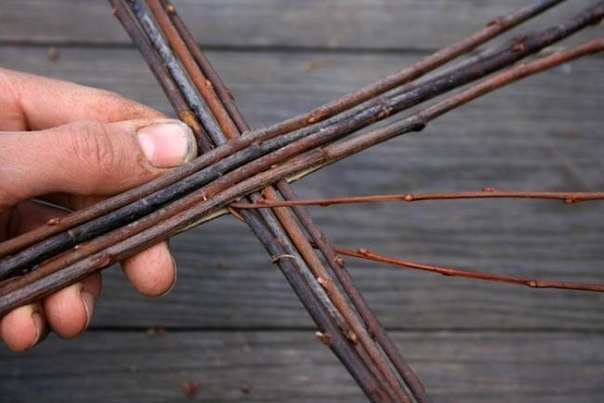 Плетем корзинку из ивовых прутьев. Мастер-класс