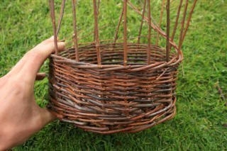 Плетем корзинку из ивовых прутьев. Мастер-класс
