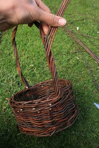 Плетем корзинку из ивовых прутьев. Мастер-класс