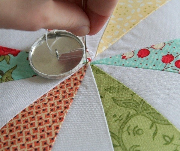 Шьем круглую подушку из лоскутков