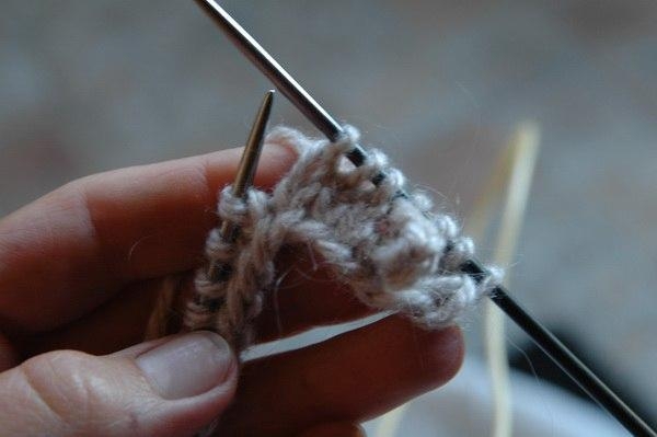 Ежовые рукавицы - мастер-класс по вязанию колючек
