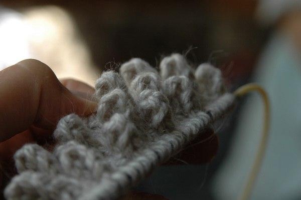 Ежовые рукавицы - мастер-класс по вязанию колючек