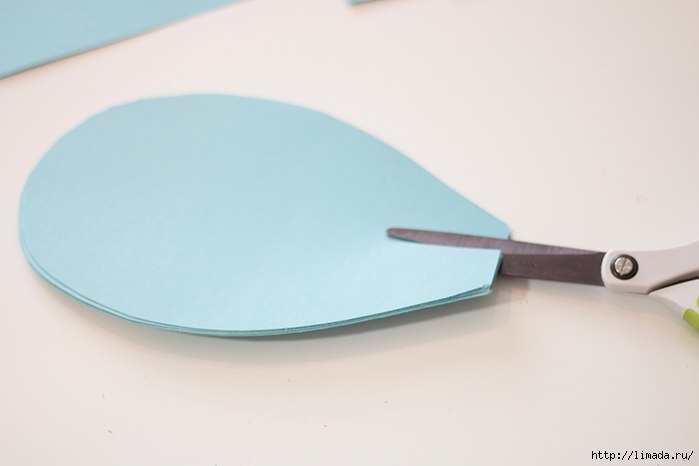 Гигантские цветы из бумаги.