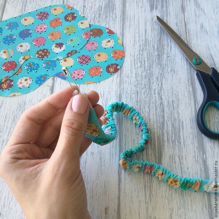 Шьём маску для сна в несколько шагов