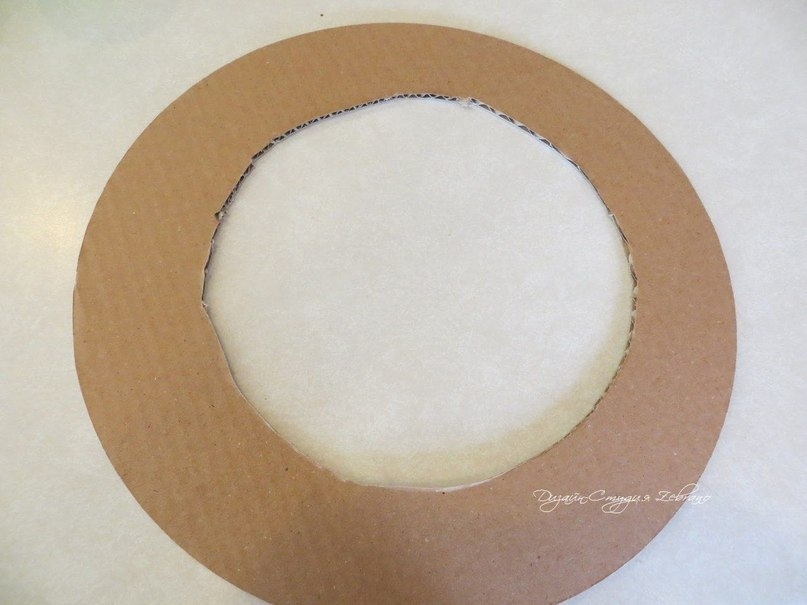 Простой и оригинальный декор стены