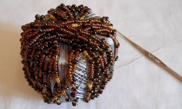 Вязаные бусы-жгут Трюфельные конфетки