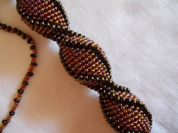 Вязаные бусы-жгут Трюфельные конфетки