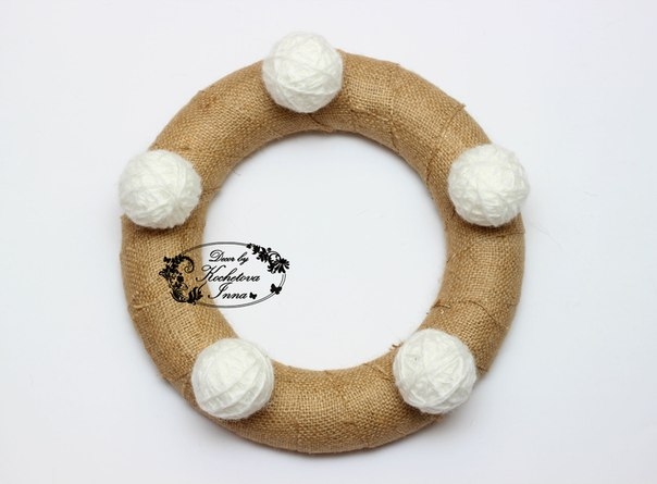 МК по созданию декоративного венка из клубков