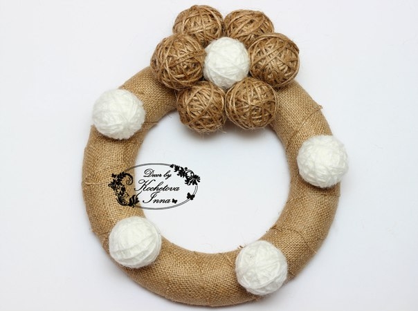 МК по созданию декоративного венка из клубков