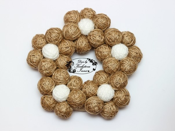 МК по созданию декоративного венка из клубков