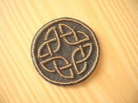 Двухсторонний кулон с кельтским орнаментом
