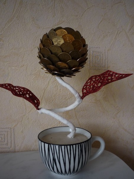 Цветочек из монет