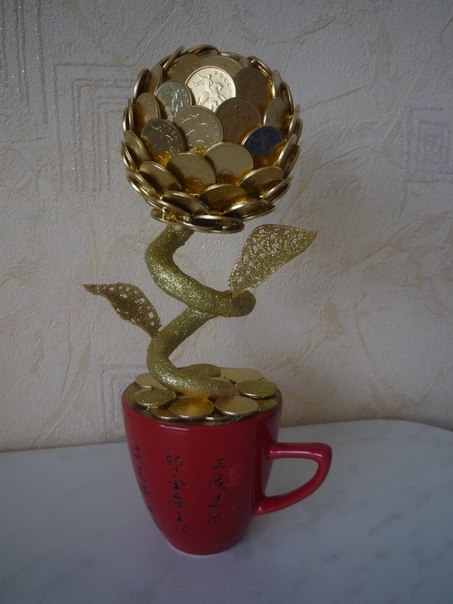 Цветочек из монет