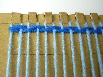 Как сделать ткацкий станок из вилки и картонки