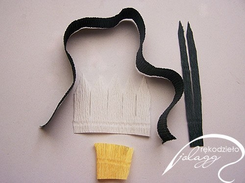 Нарциссы из креповой бумаги