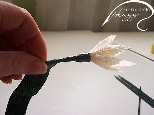 Нарциссы из креповой бумаги