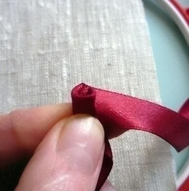 Роза, вышивка летами