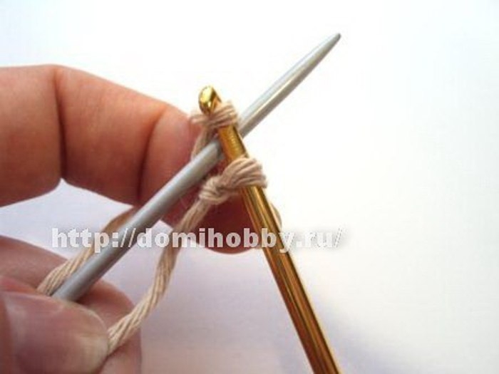 Легкий и быстрый набор петель на одну спицу с помощью крючка. Легкий и быстрый набор петель на одну спицу с помощью крючка.