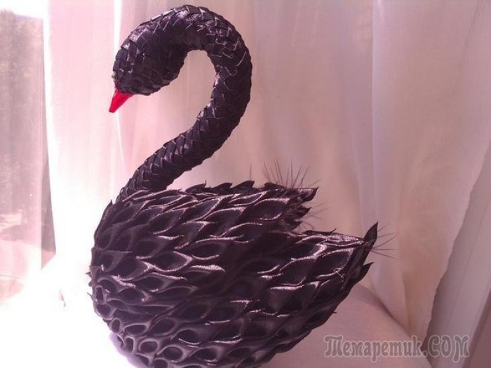Лебеди из атласных лент